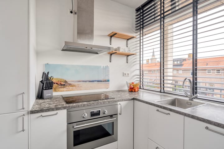 Photo 3 of Marinus Poststraat 49