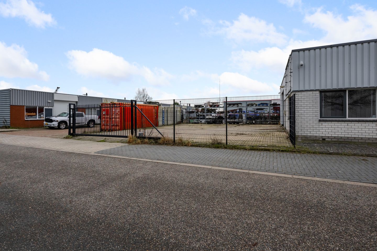 Bekijk foto 2 van Loodsweg 61