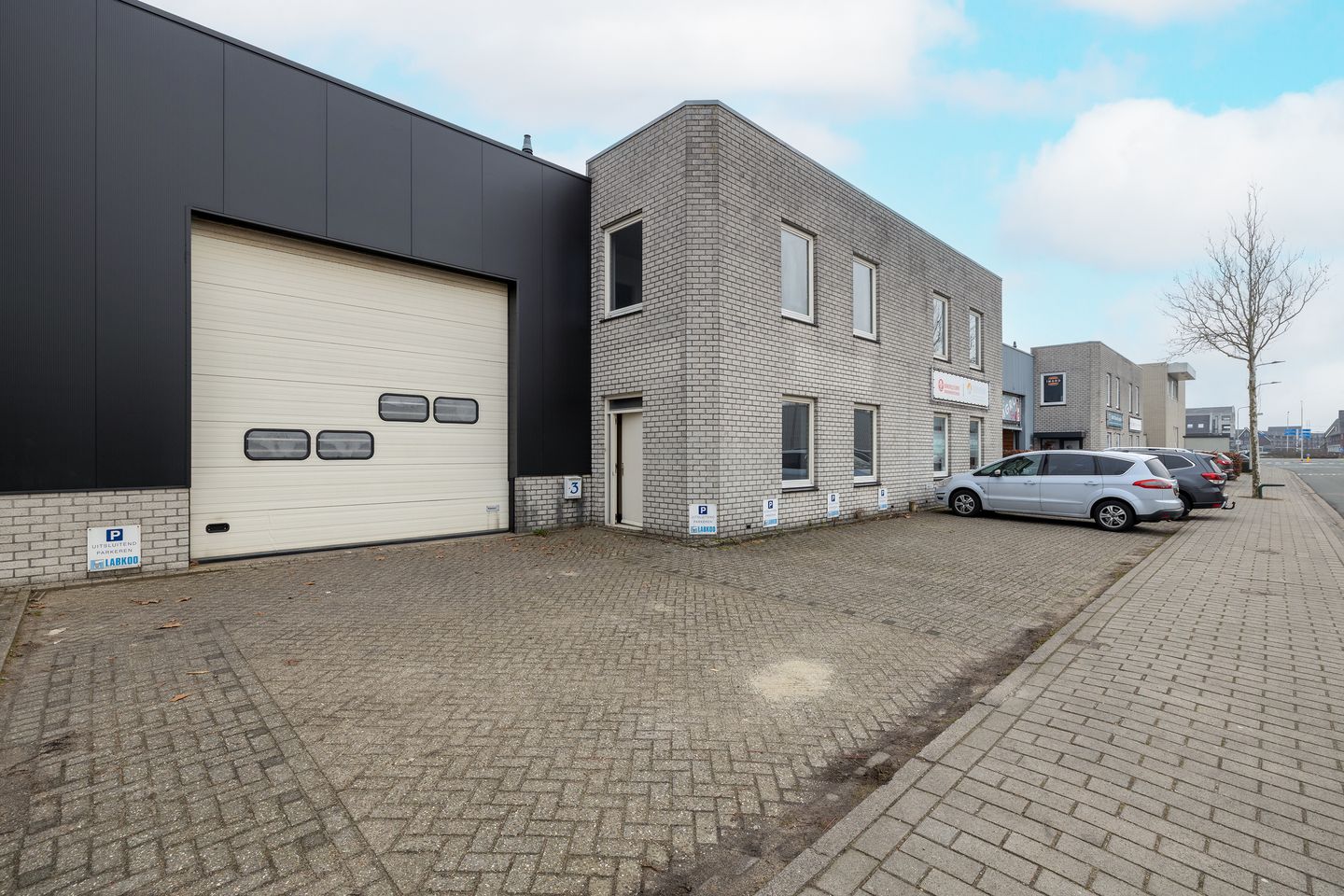 Bekijk foto 1 van Einsteinstraat 3