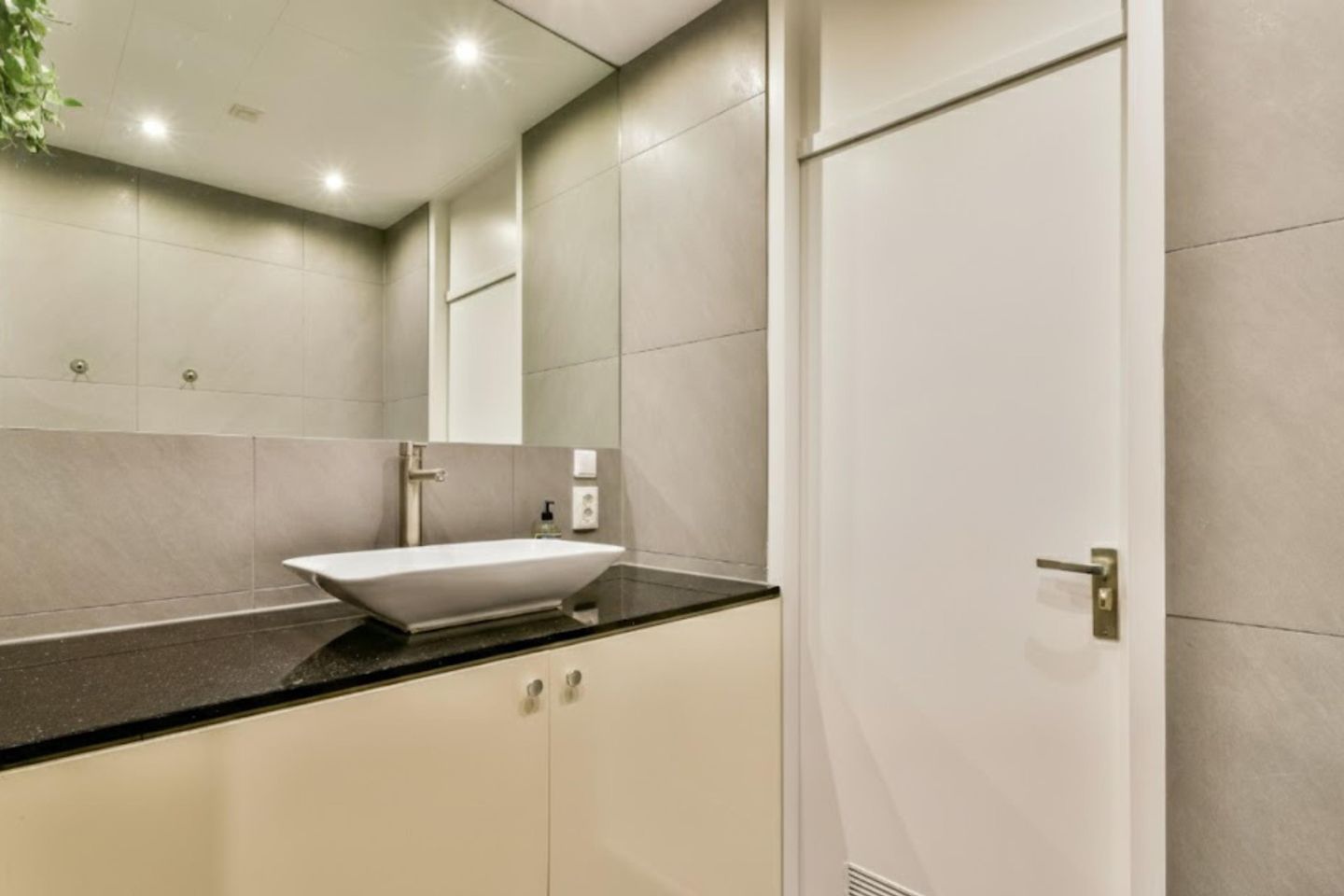 Photo 19 of Hoofdweg 97-C