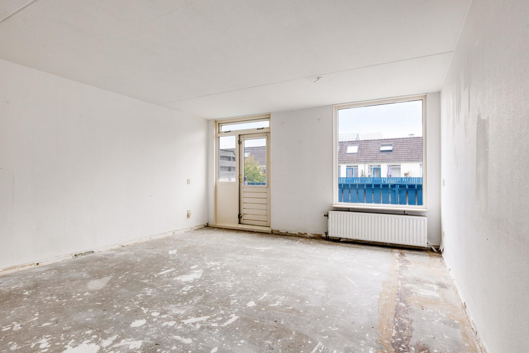 Photo 18 of Sara Cornelia Molen 48