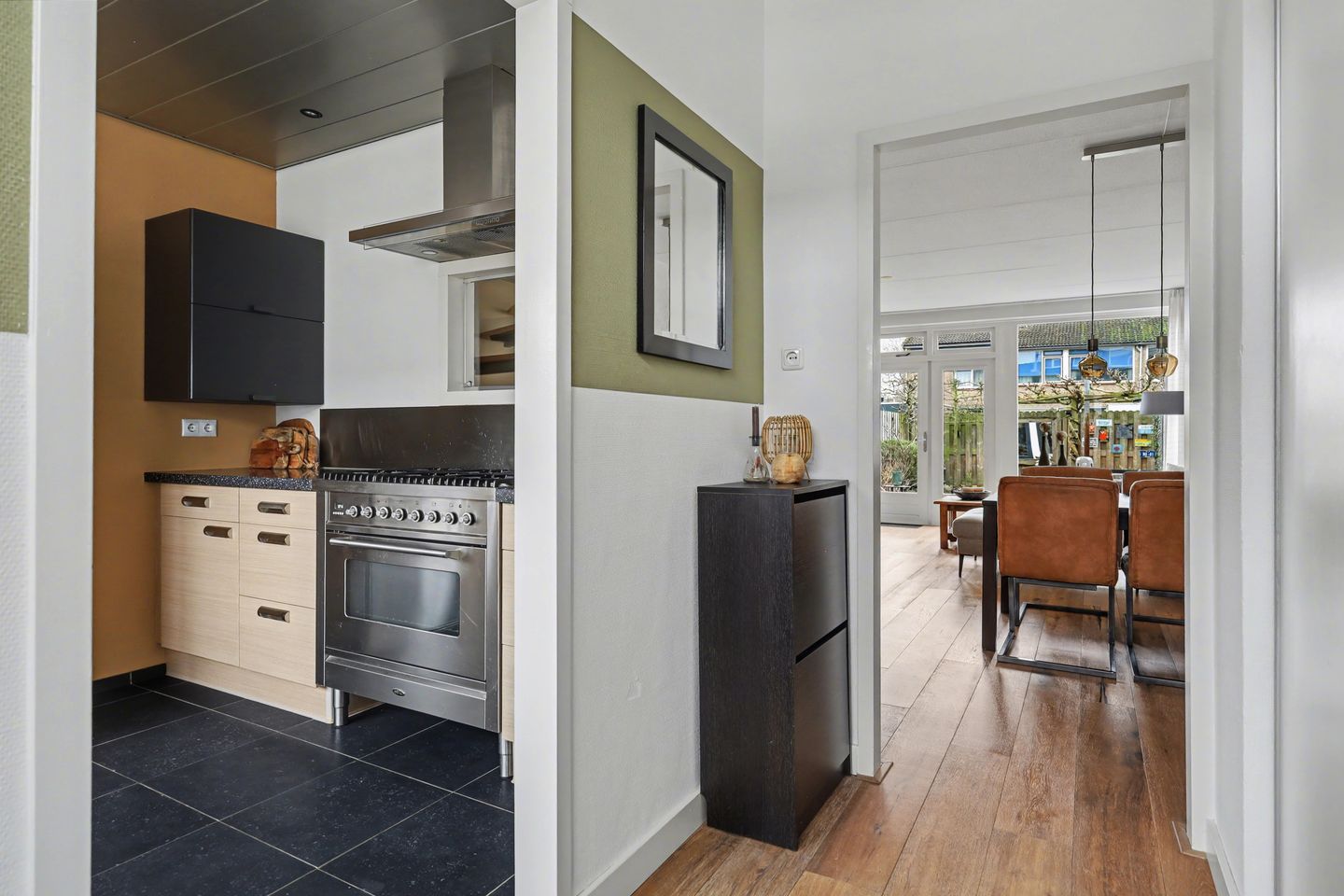 Photo 10 of Roerdompstraat 16