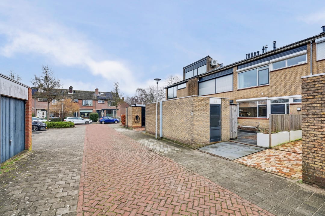 Photo 32 of Roerdompstraat 16