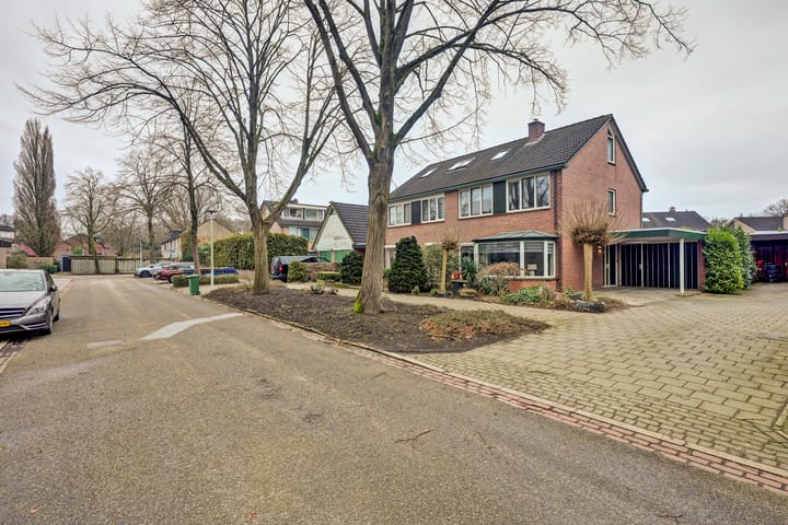 Photo 4 of Dinant Dijkhuisstraat 198