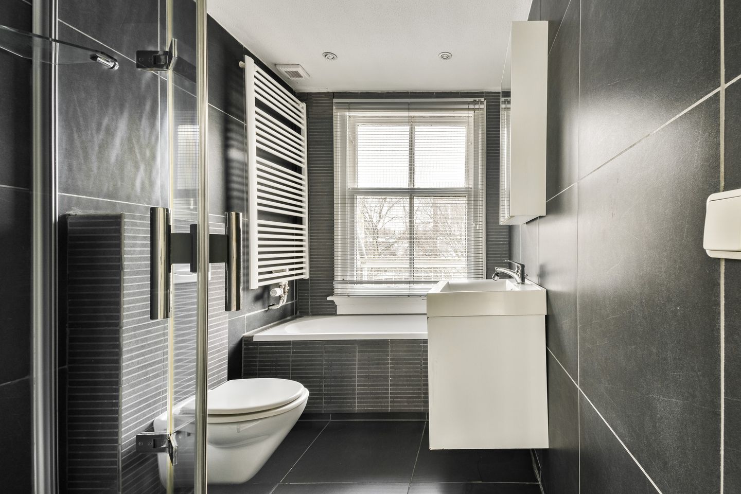 Photo 4 of Van 's-Gravesandestraat 26-B