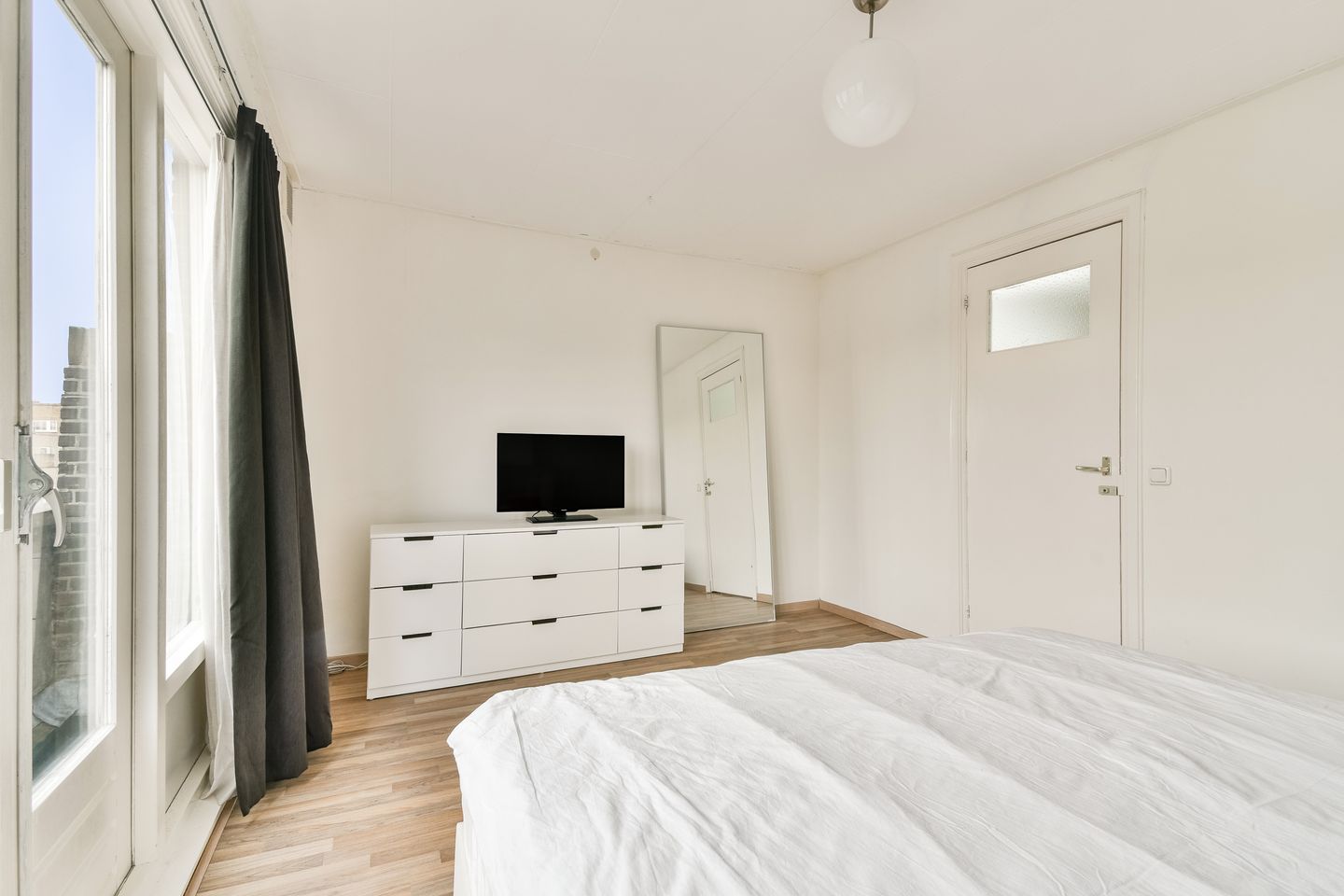 Photo 19 of Van 's-Gravesandestraat 26-B