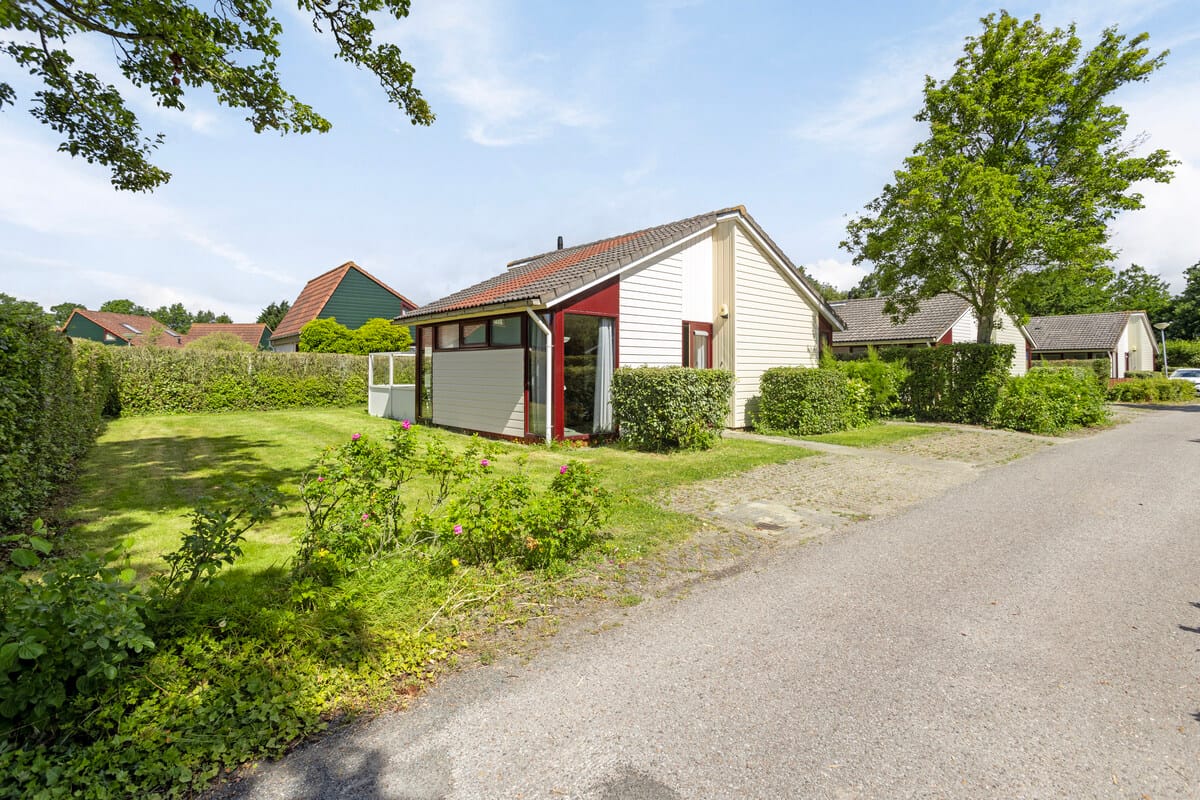 2-bedroom freehold villa in Heinkenszand — photo 1 of 5
