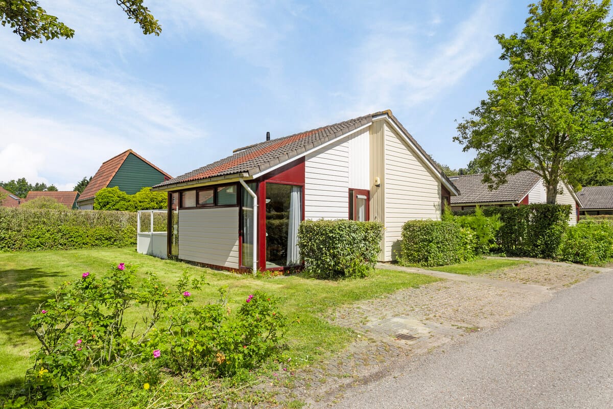 2-bedroom freehold villa in Heinkenszand — photo 2 of 5
