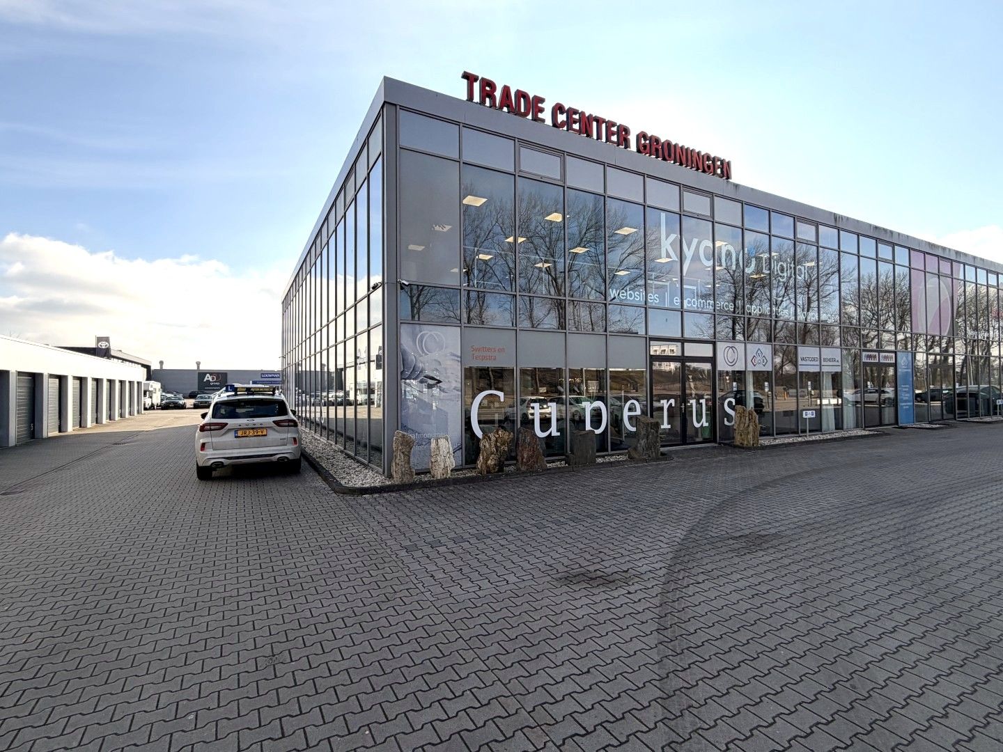 Bekijk foto 2 van Moermanskweg 2-25