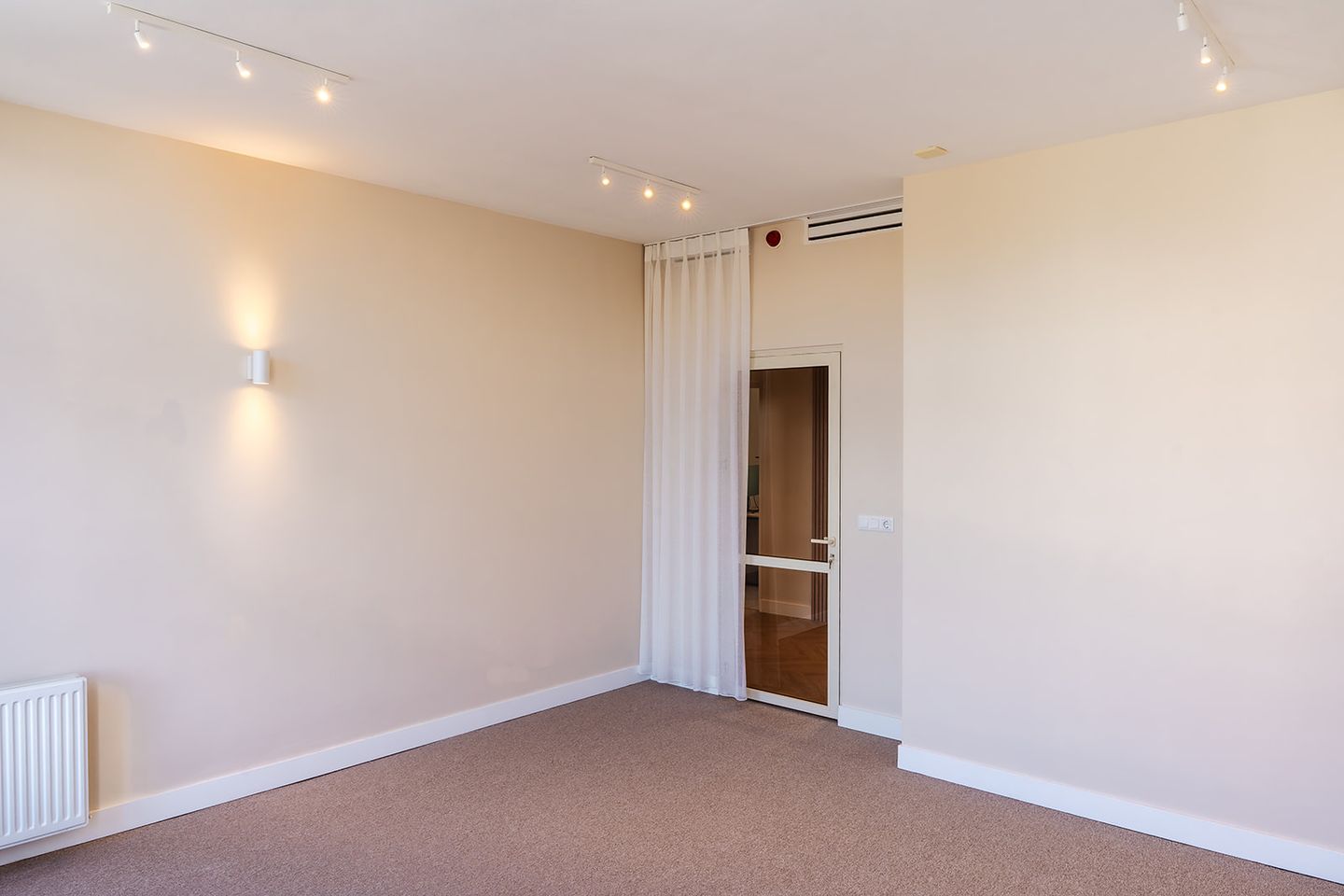 View photo 3 of Zeestraat 100