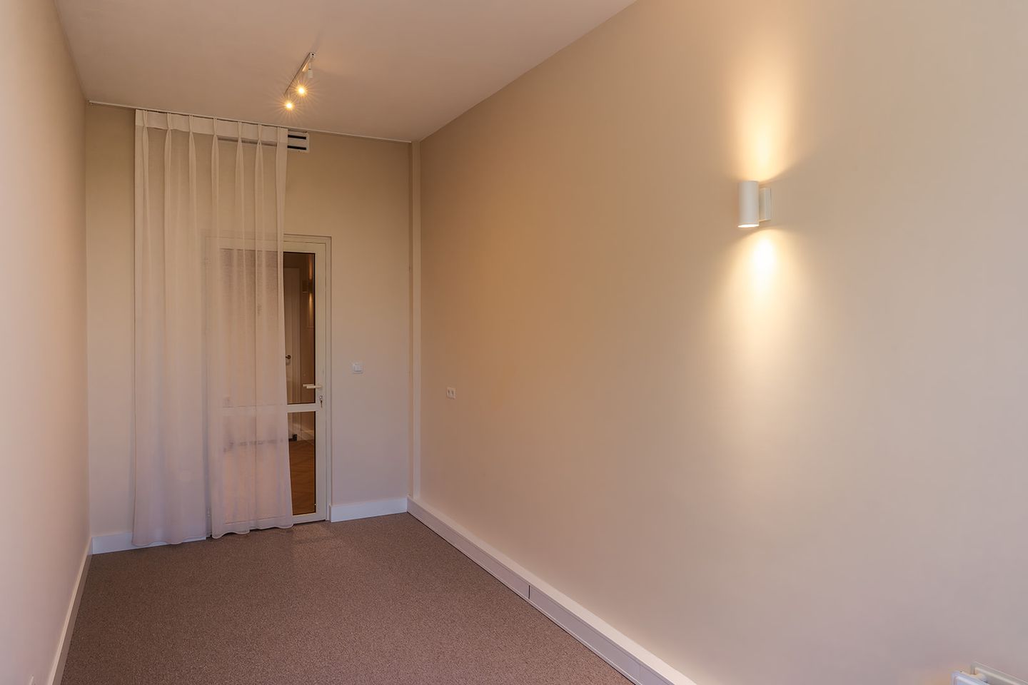 View photo 4 of Zeestraat 100