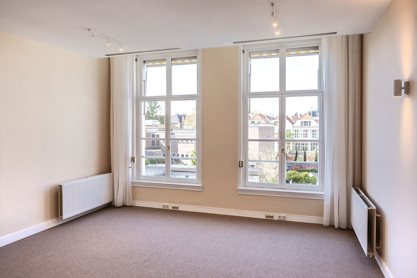 View photo 1 of Zeestraat 100