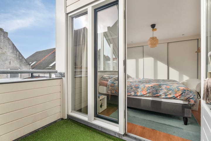 Photo 4 of Oosterwalstraat 18