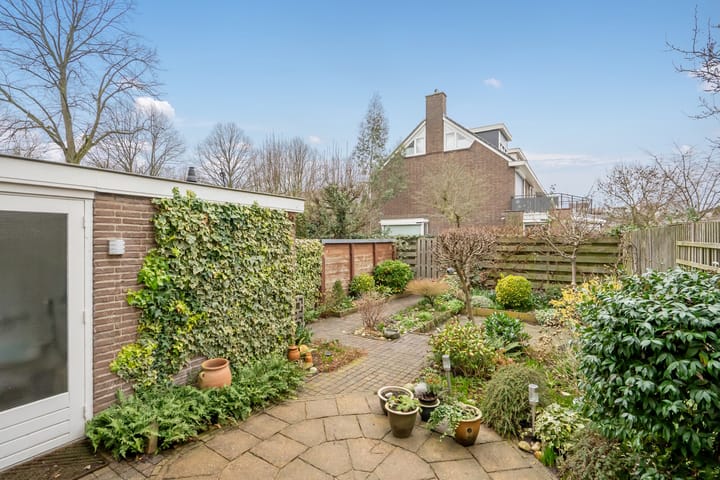 Photo 4 of Sir Winston Churchillln 458