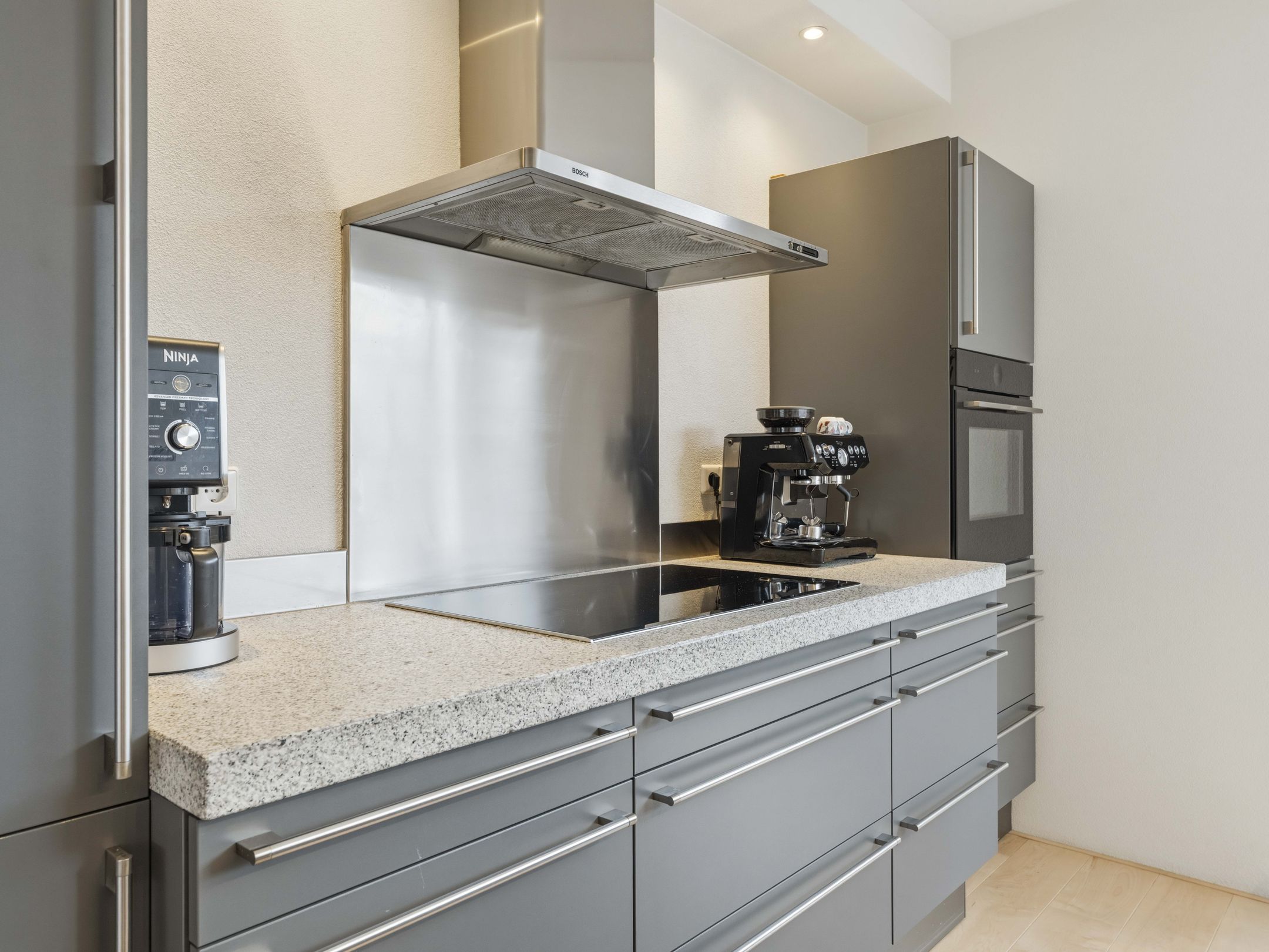 Photo 15 of Frederik Loewestraat 13