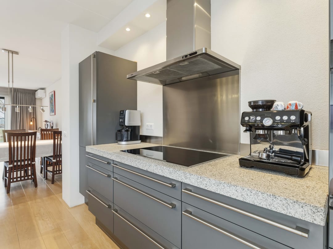 Photo 16 of Frederik Loewestraat 13