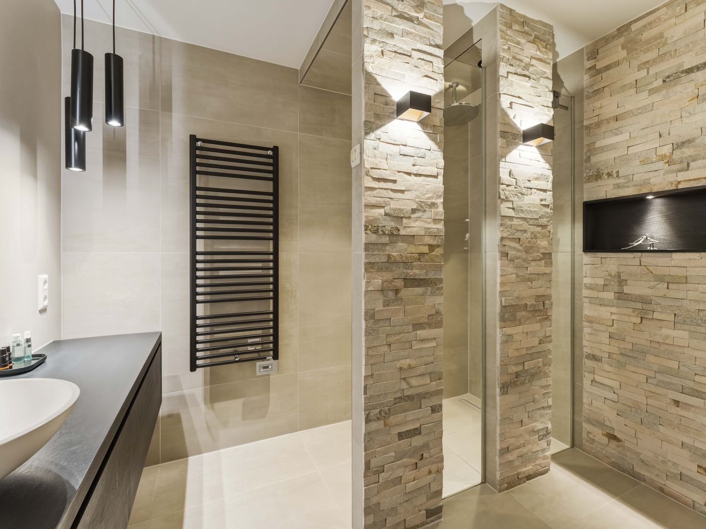 Photo 4 of Frederik Loewestraat 13