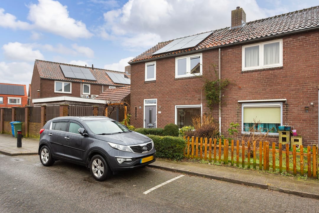 Photo 37 of Kamillestraat 37