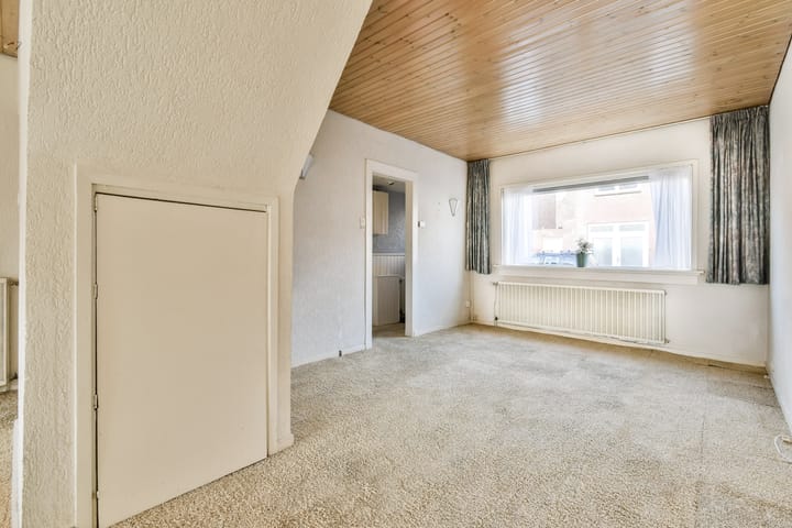 Photo 6 of Helmersstraat 12