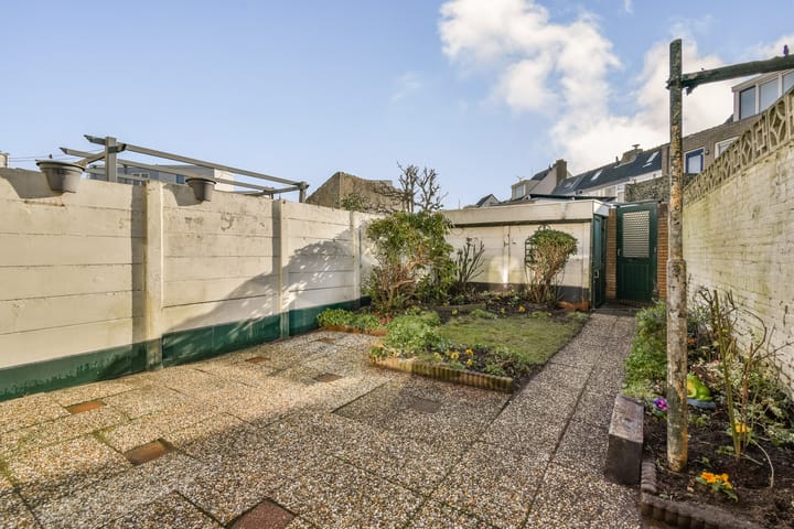 Photo 11 of Helmersstraat 12