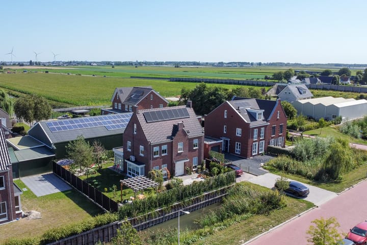 Foto 3 van Versailles 42