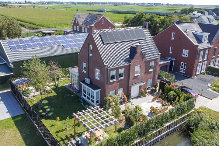 Foto 4 van Versailles 42