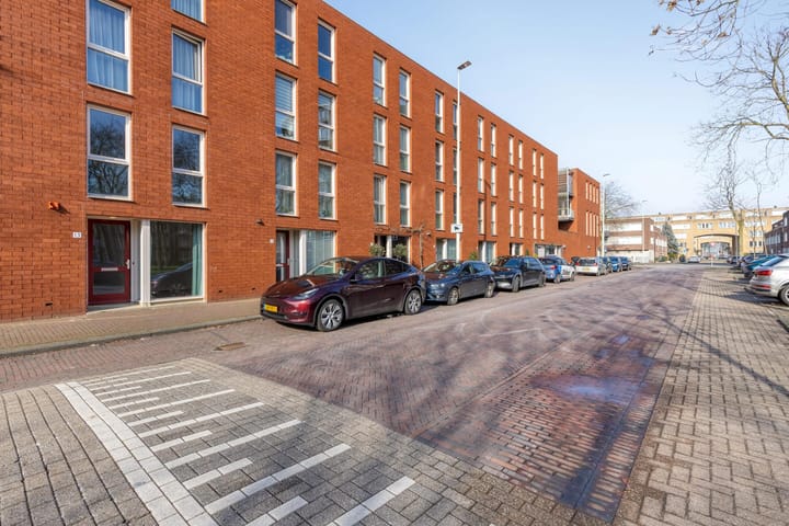 Photo 2 of Staalstraat 13