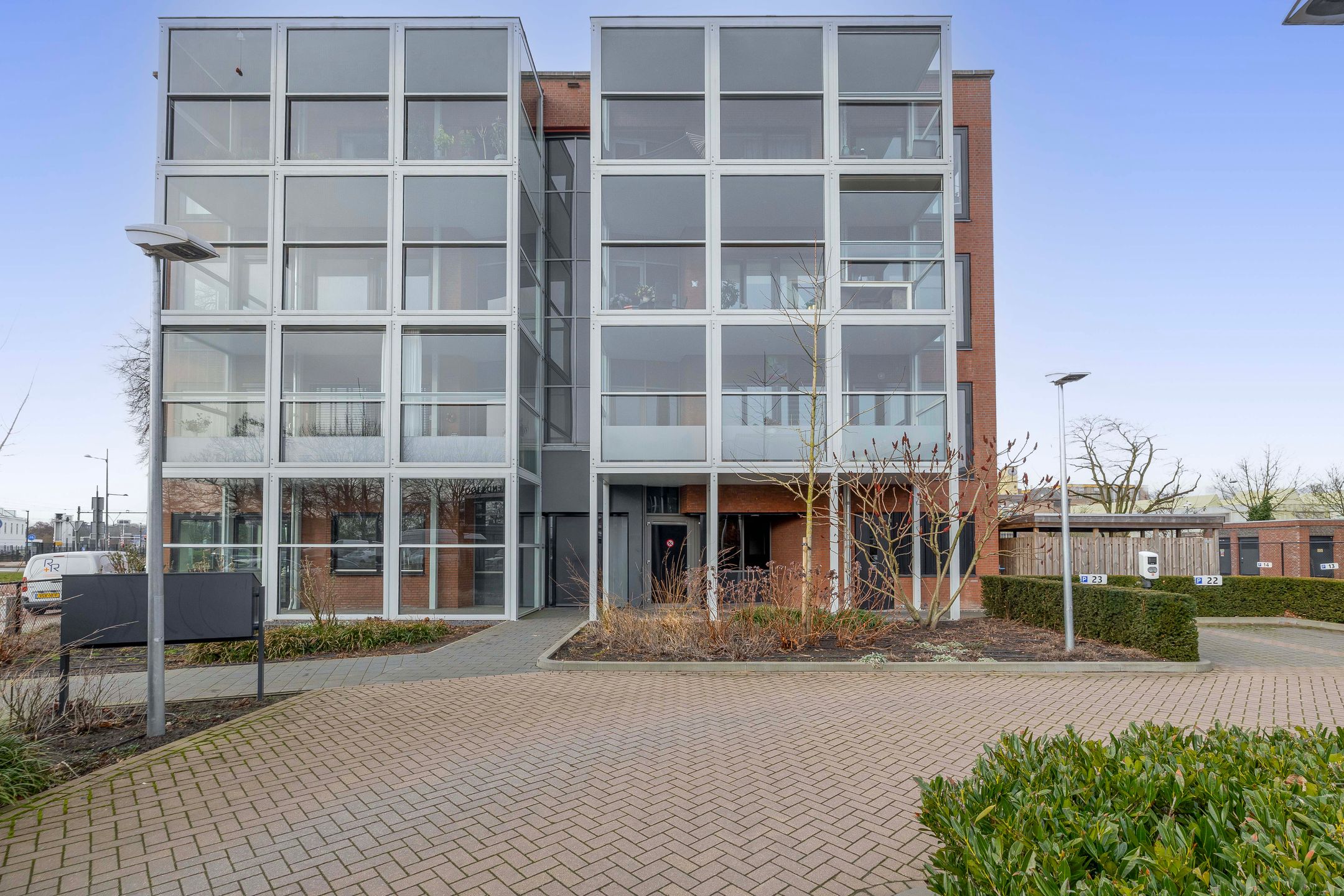 Foto 9 van Binnen Parallelweg 12