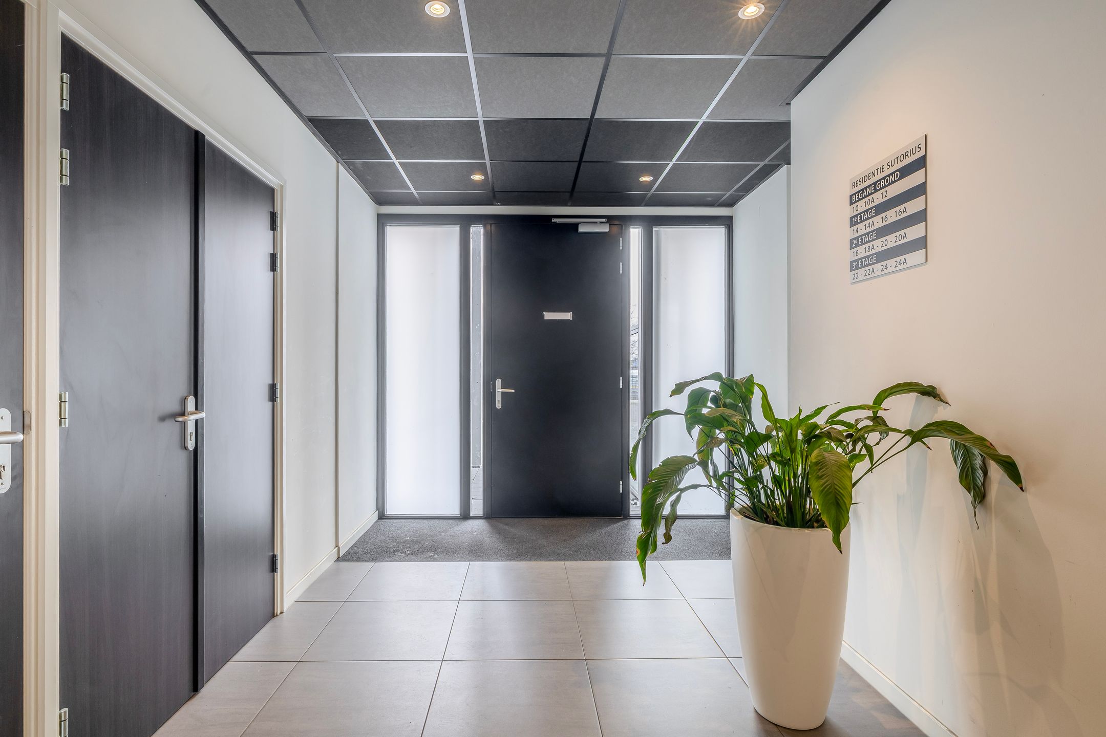 Foto 12 van Binnen Parallelweg 12