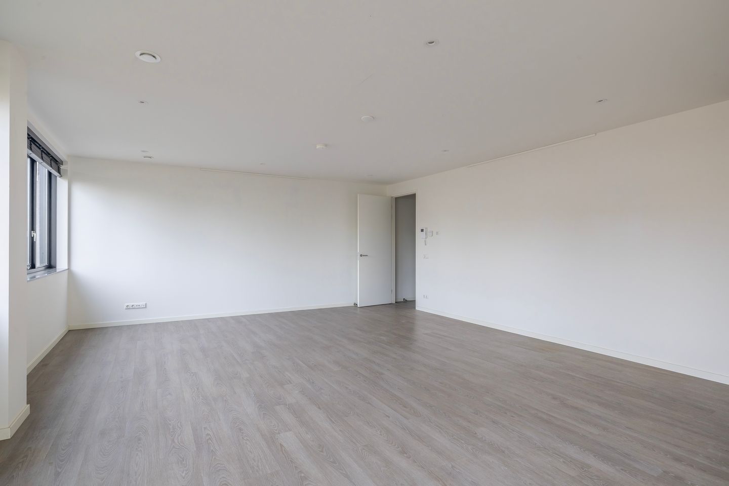 Foto 25 van Binnen Parallelweg 12