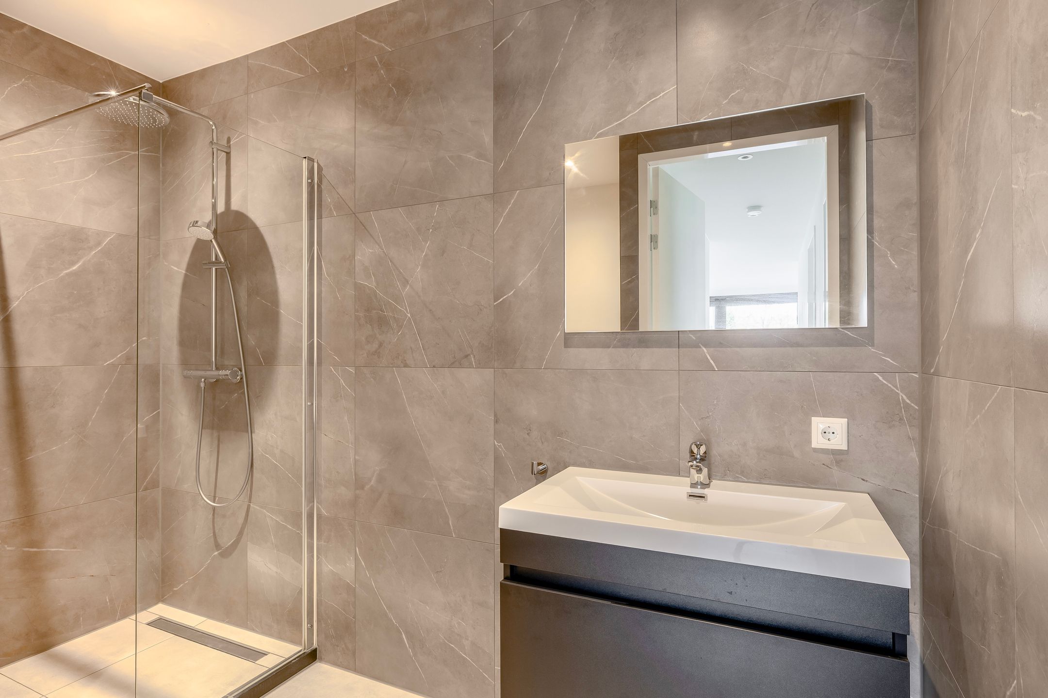 Foto 39 van Binnen Parallelweg 12