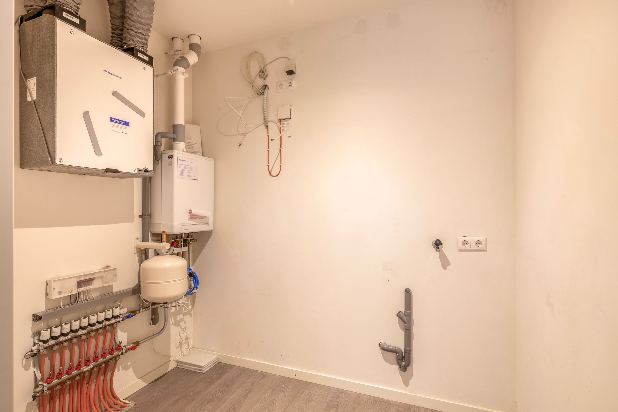 Foto 42 van Binnen Parallelweg 12