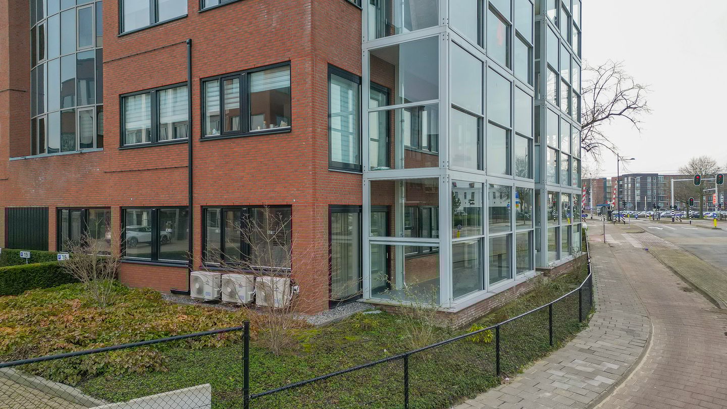 Foto 44 van Binnen Parallelweg 12