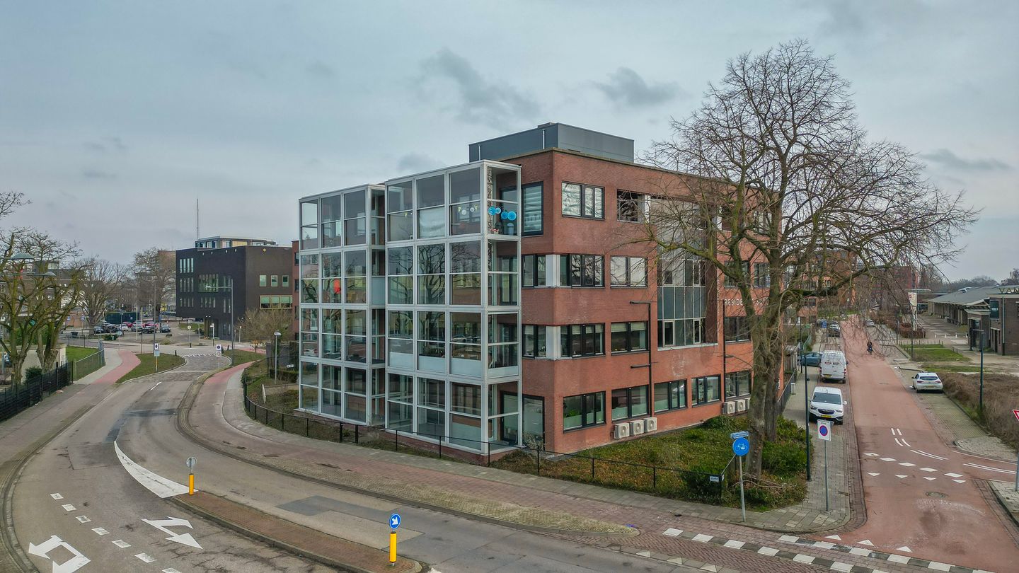 Foto 49 van Binnen Parallelweg 12