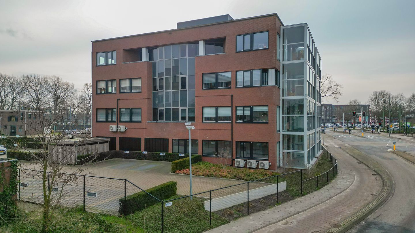 Foto 50 van Binnen Parallelweg 12