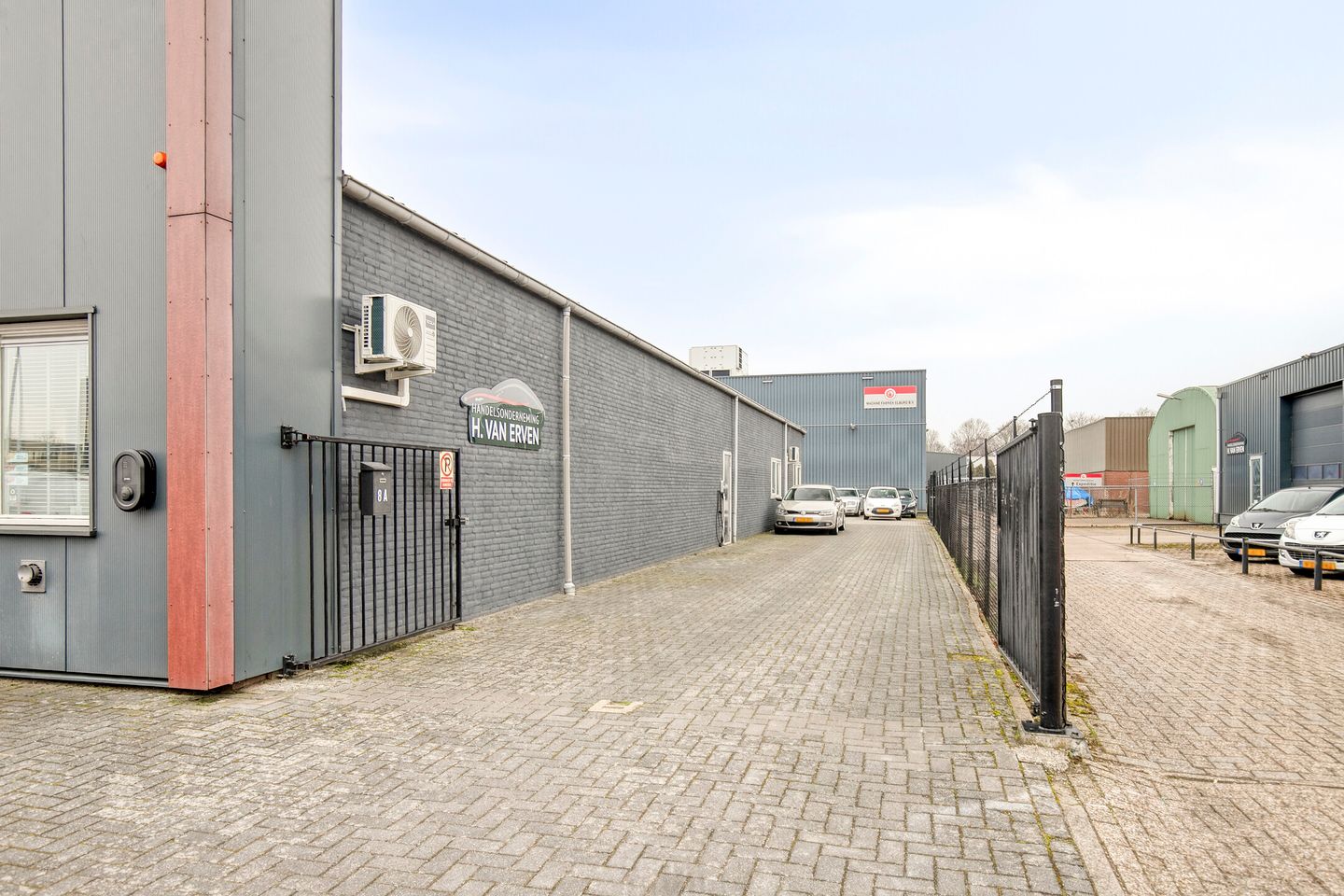 Bekijk foto 2 van Uiterwaardenstraat 8-A