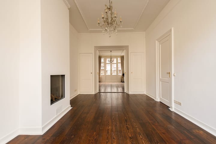 Photo 2 of Van Eeghenlaan 17-H