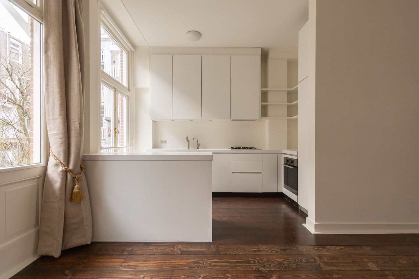 Photo 10 of Van Eeghenlaan 17-H