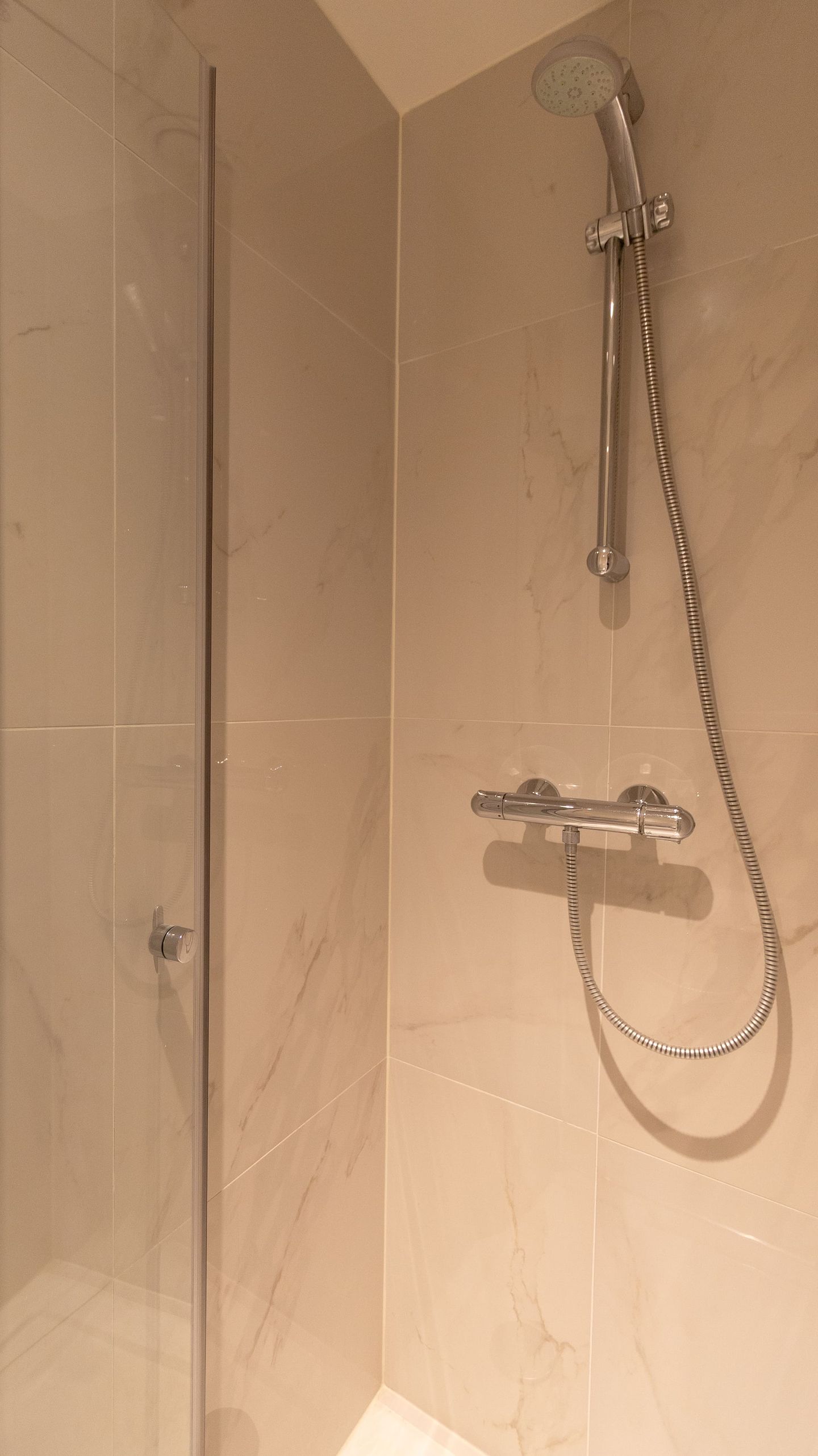 Photo 20 of Van Eeghenlaan 17-H