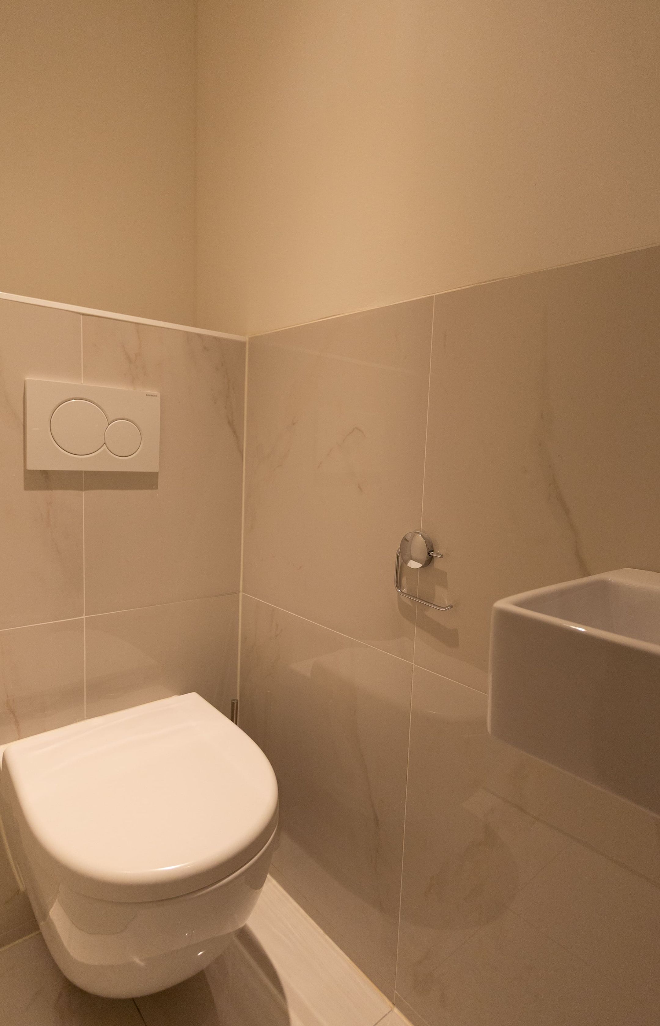 Photo 21 of Van Eeghenlaan 17-H