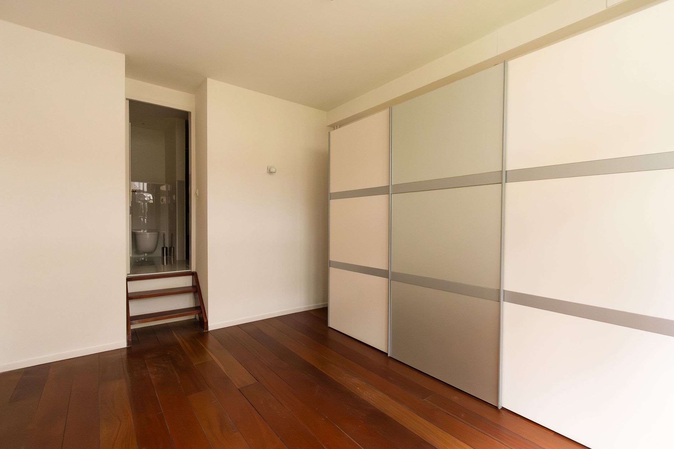 Photo 24 of Van Eeghenlaan 17-H