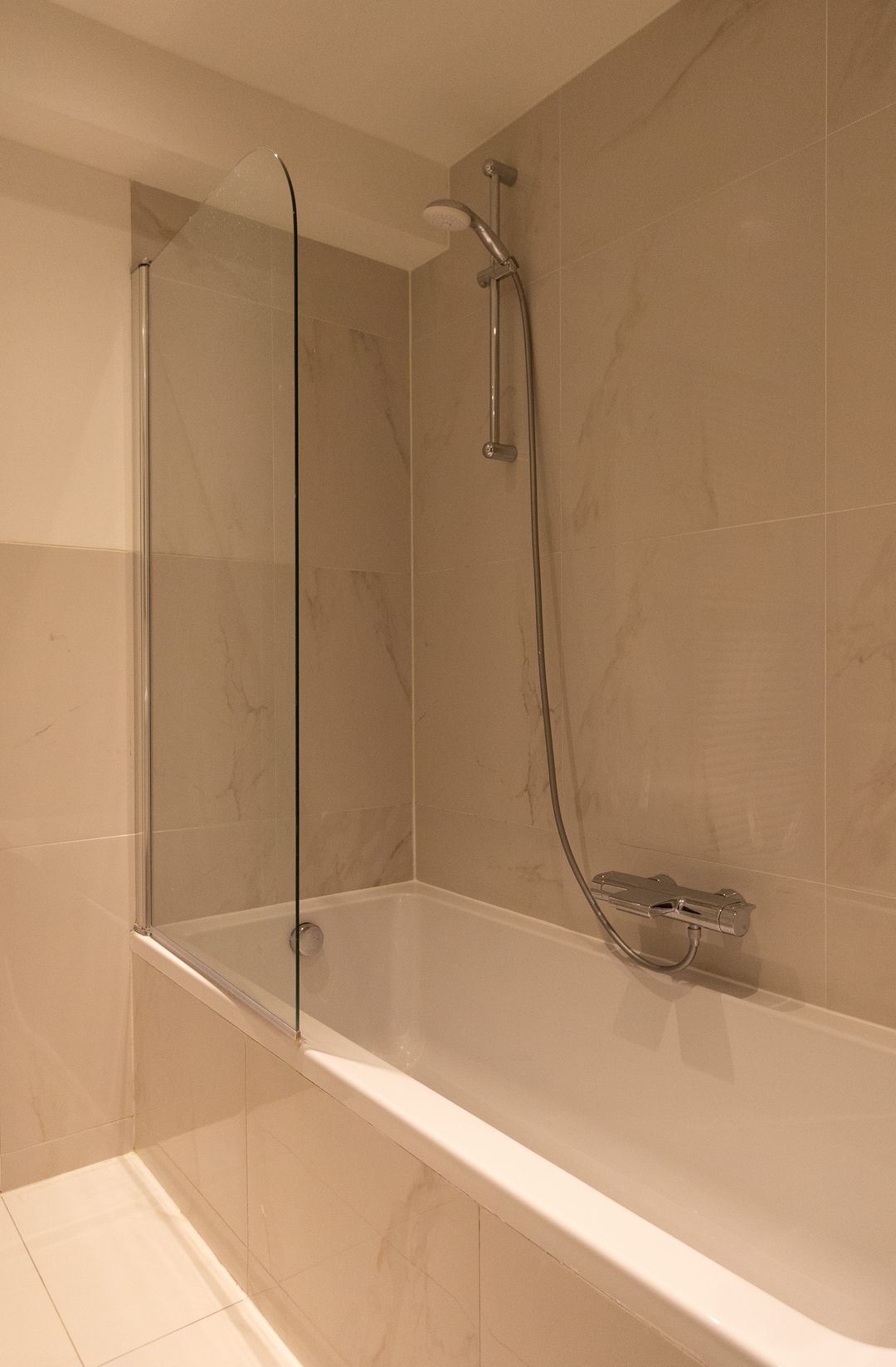 Photo 28 of Van Eeghenlaan 17-H