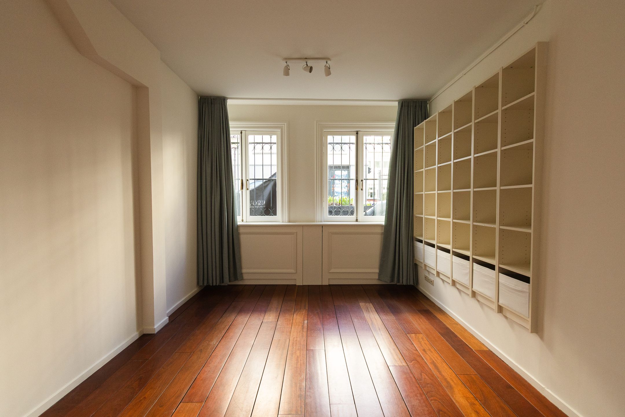 Photo 15 of Van Eeghenlaan 17-H