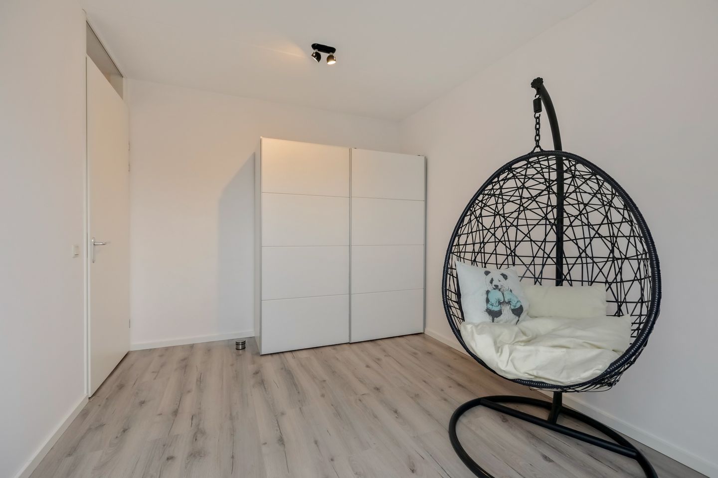 Foto 34 van Herman van Velzenstraat 47