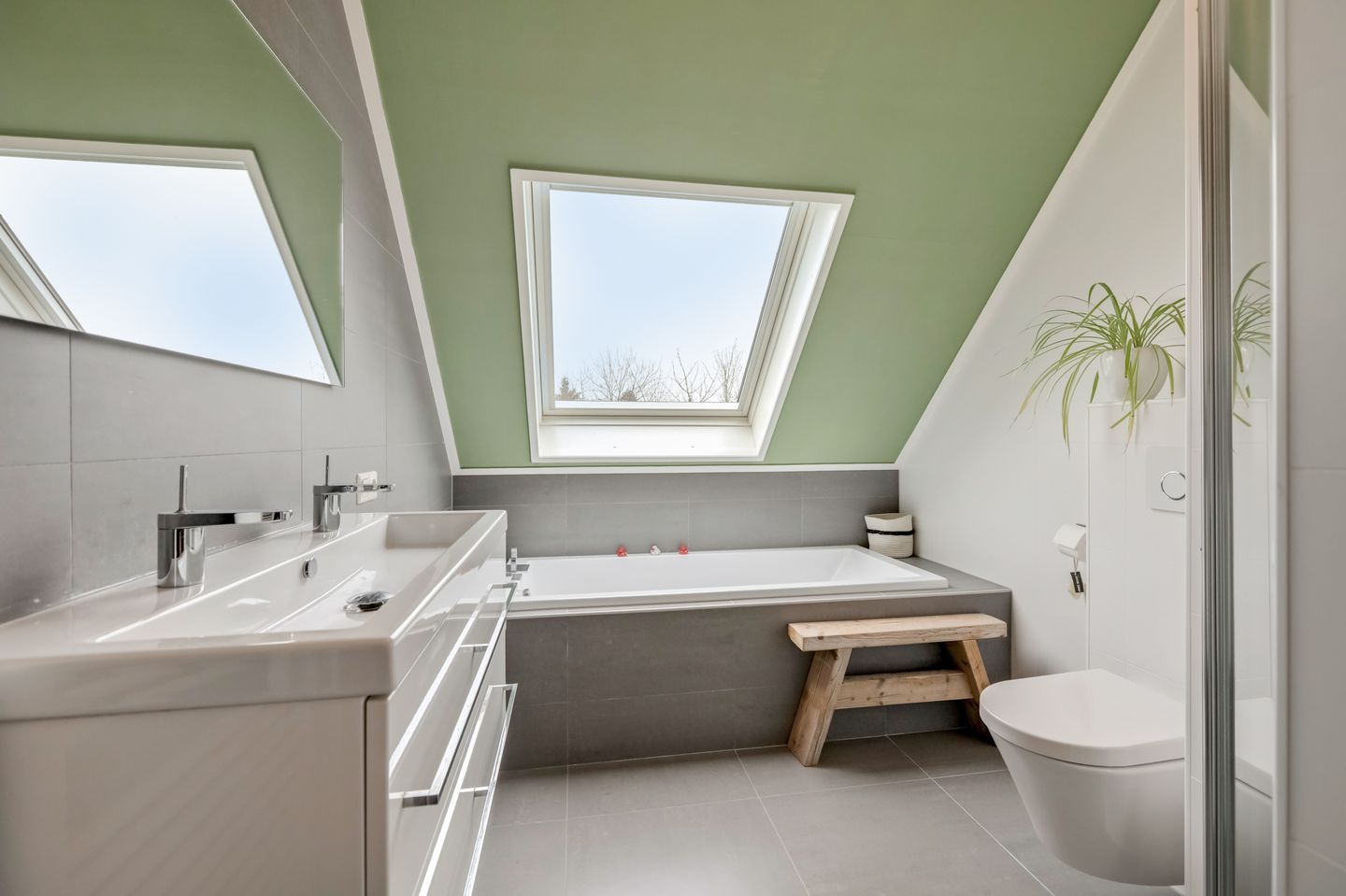 Foto 35 van Herman van Velzenstraat 47