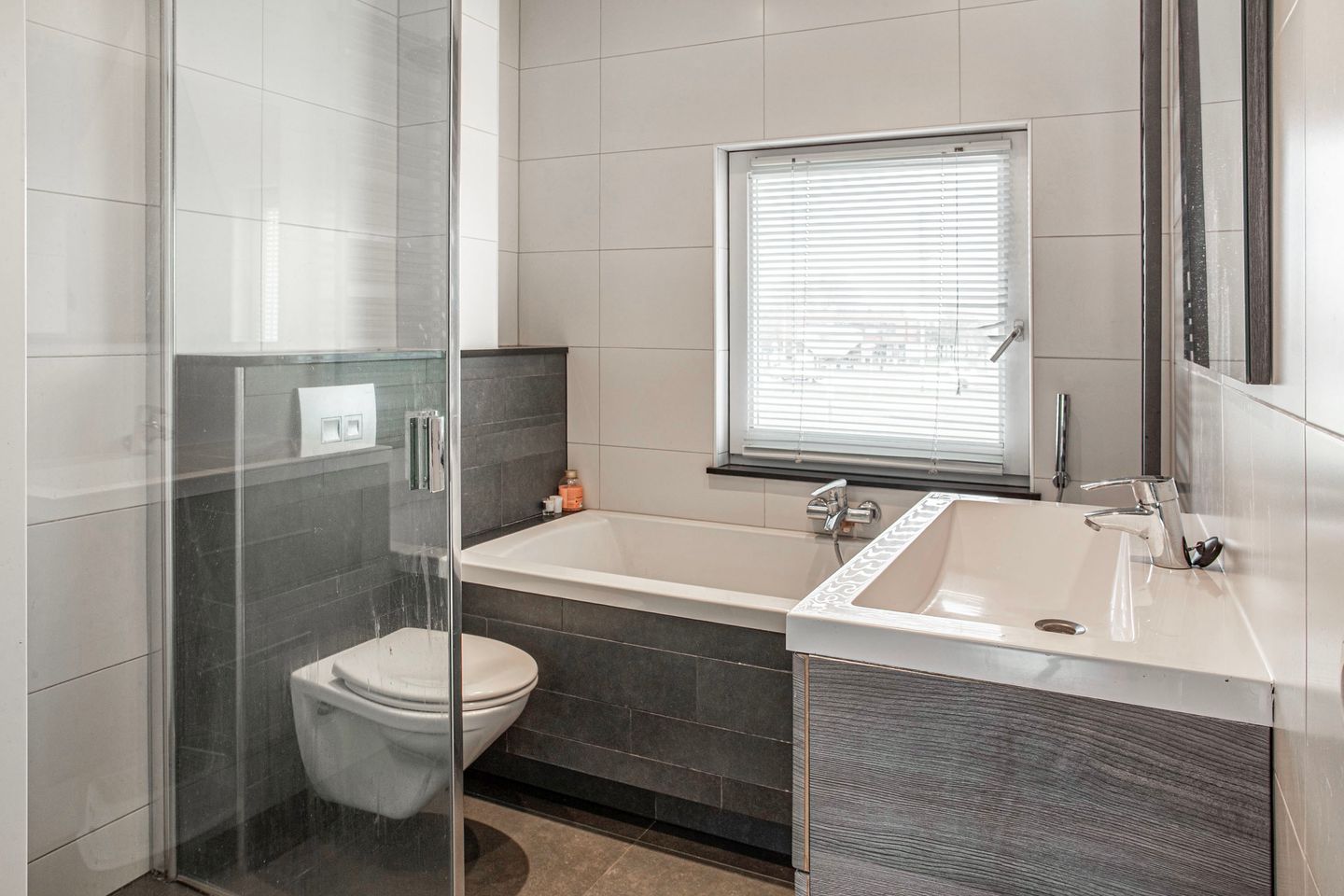 Photo 14 of Kruidentuinlaan 12