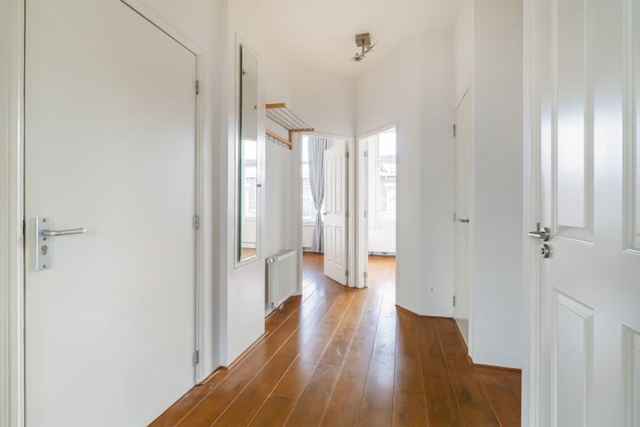 Photo 5 of Van Beverningkstraat 225-C