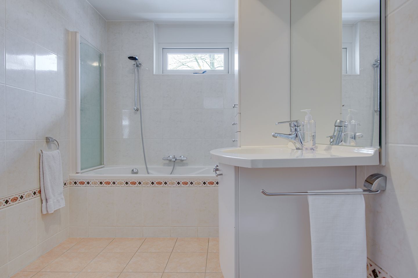 Photo 14 of Raadhuisstraat 71