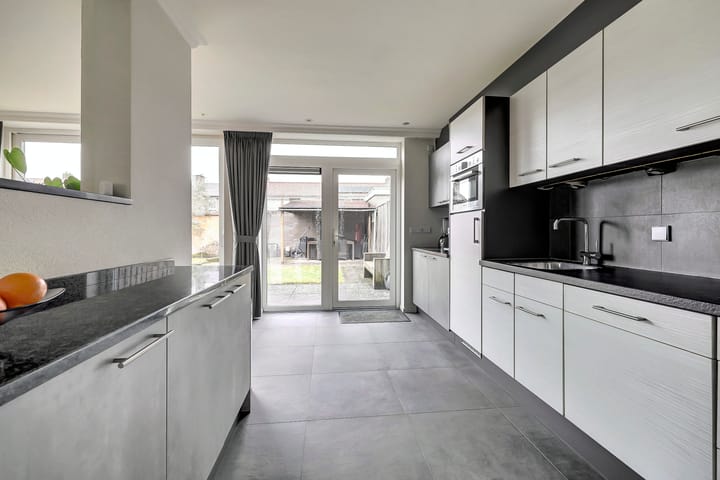 Twee-onder-één-kap te koop: willibrorduslaan 63A, Valkenswaard