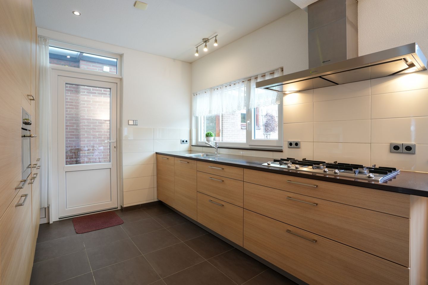 Photo 10 of Kerkdelstraat 15